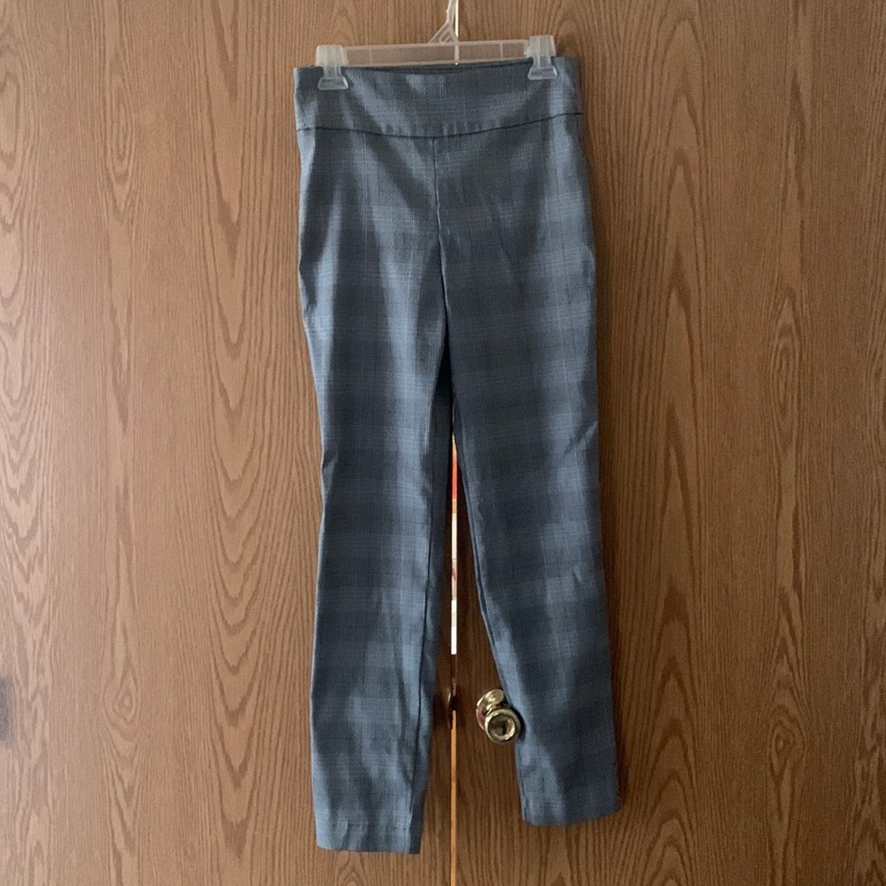 Black/white plaid leggings